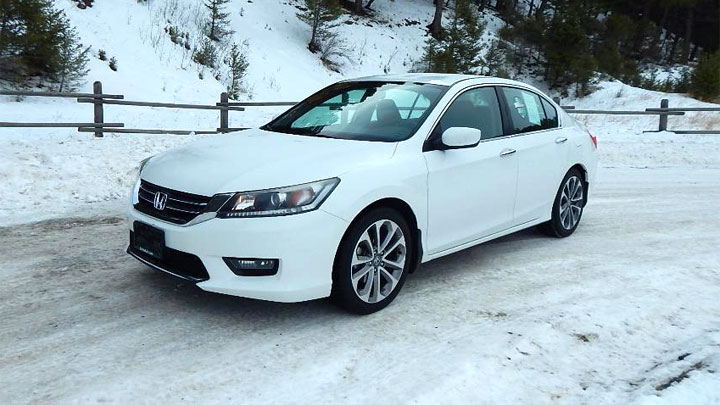 Honda Accord sobre la nieve